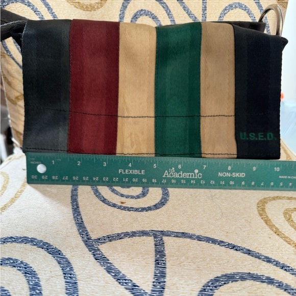Unique Seatbelt bag! Reused materials - Picture 8 of 9